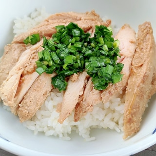 鶏むね肉の甘酒味噌とにら醤油のヘルシー丼